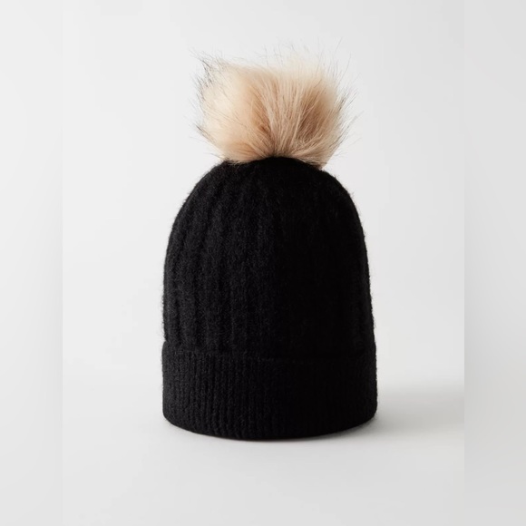 Auxiliary Accessories - Aritzia Auxiliary Pom Cuff Beanie Black OS